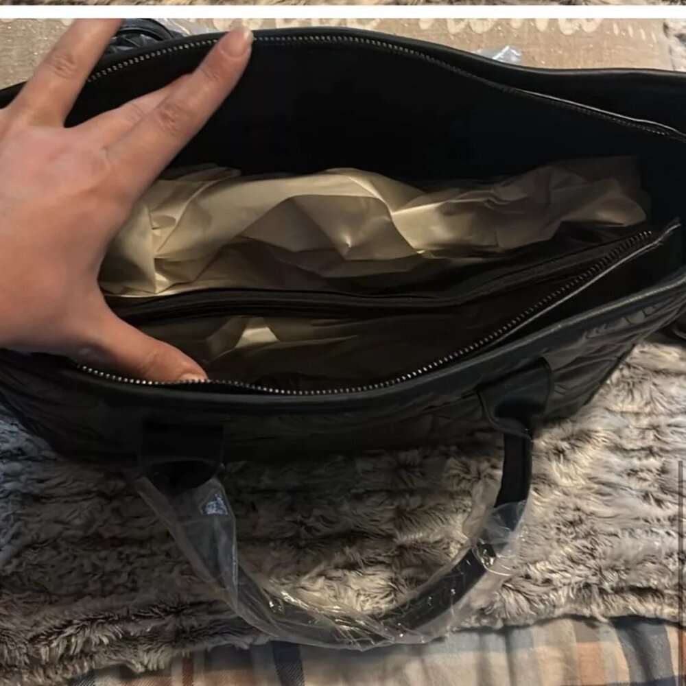 NWT Valentino Orlandi Quilted Tote With Matching Wallet and crossbody strap - Picture 8 of 12